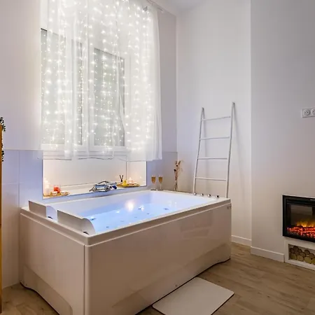 Evasion Celeste Balneo Et Cine Proche Zenith Apartament